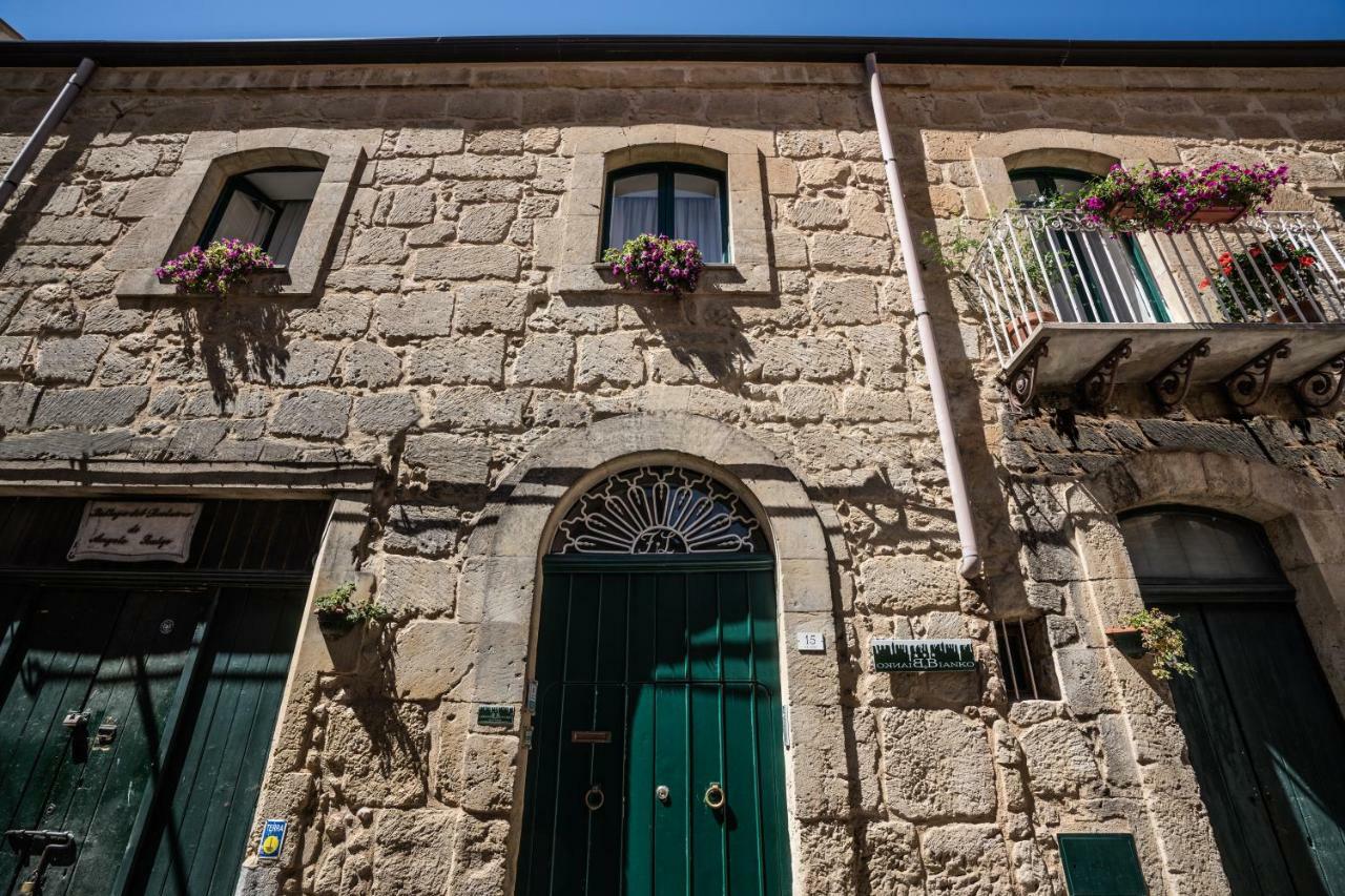 Bianko Ecochic & L'Angolo Di Levante Enna Exterior photo